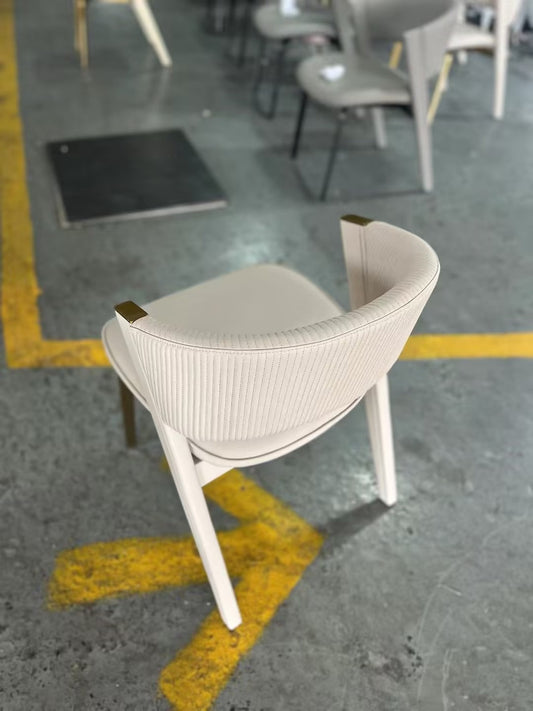 How to Choose the Right Dining Room Chair for Your Space - BESTIE